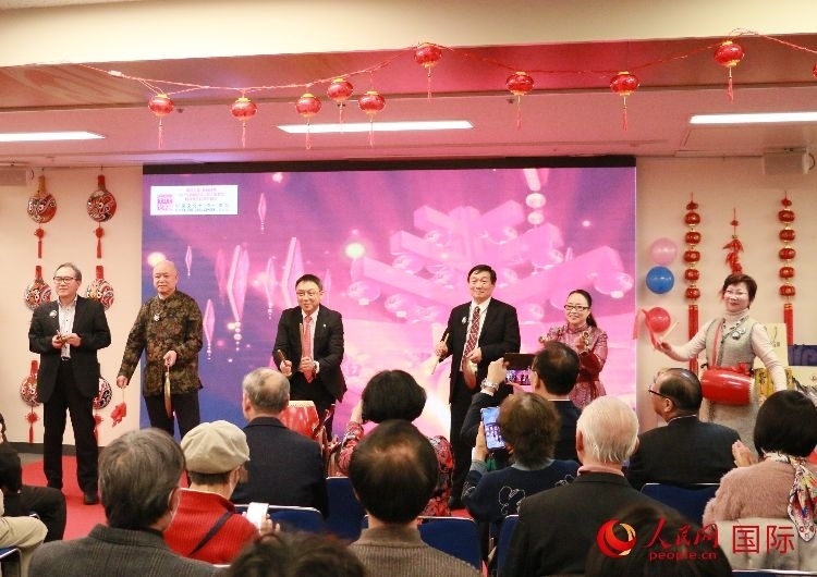 打擊樂合奏《春節(jié)序曲》。人民網(wǎng) 許可攝