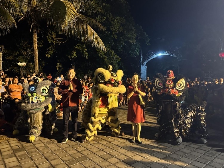 舞獅表演。巴陵康孔子學(xué)院供圖