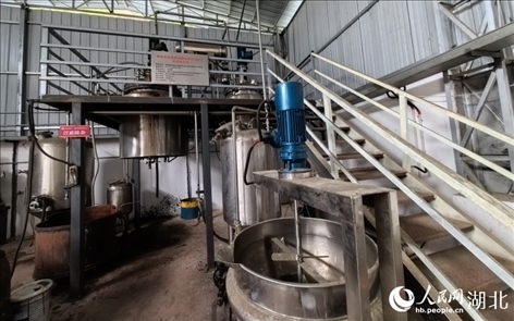 壩漆工業(yè)化量產(chǎn)設(shè)備。人民網(wǎng)記者 周雯攝