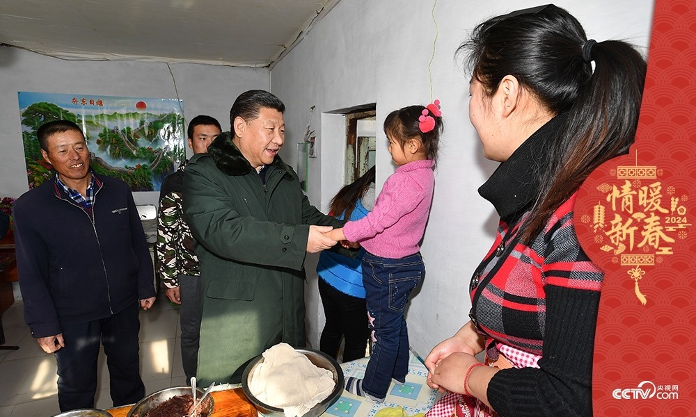 2017年1月24日，習(xí)近平總書記在河北德勝村村民徐學(xué)海家中看望。