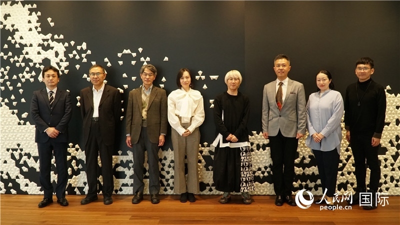 主辦方與嘉賓合影。人民網(wǎng) 蔣曉辰攝