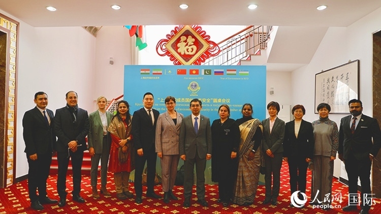 2月26日，“上海合作組織成員國生態(tài)安全”圓桌會議在北京舉行。 人民網(wǎng) 阿爾達克攝