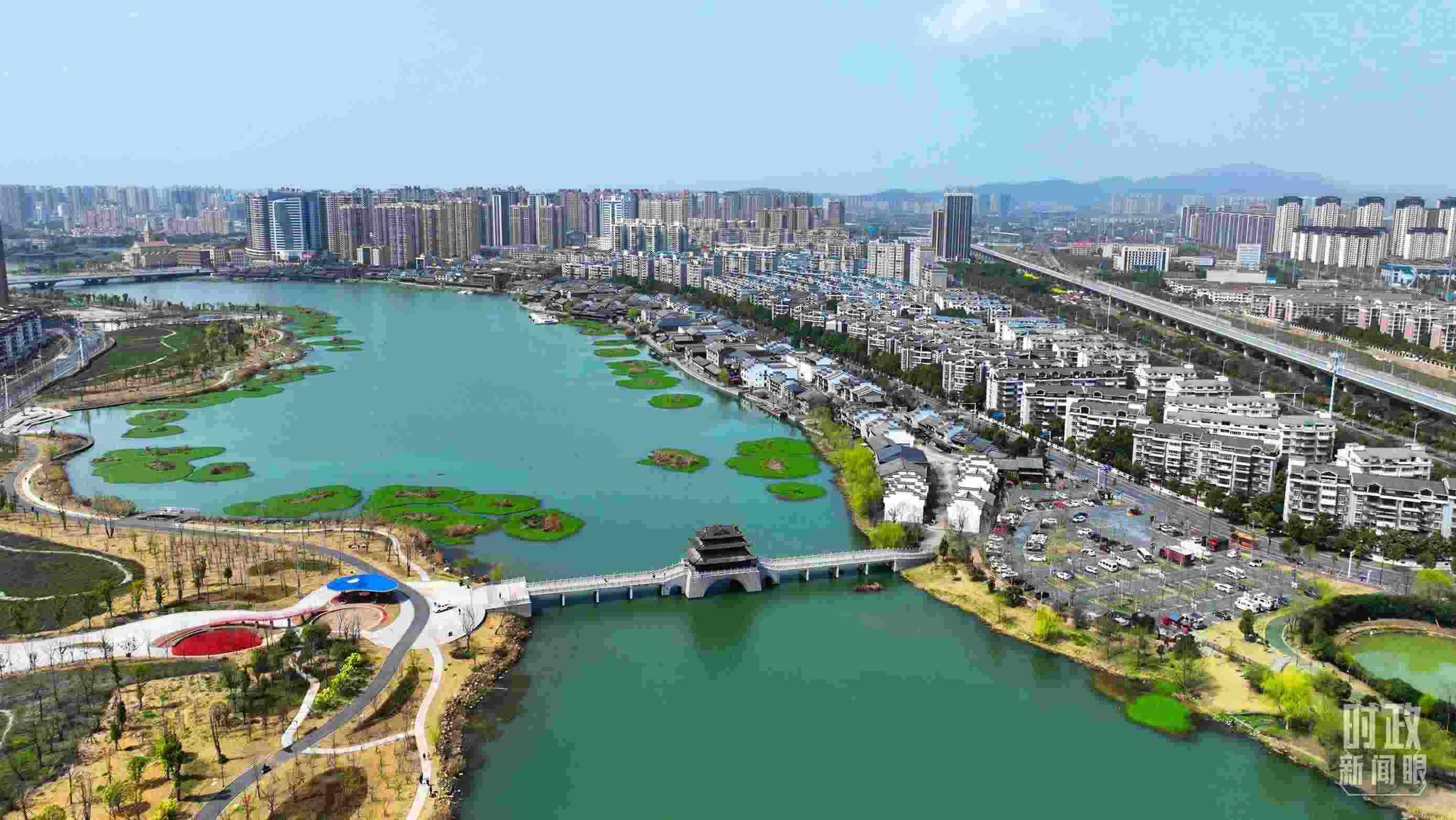 湖南常德。此次座談會(huì)前，習(xí)近平在長(zhǎng)沙、常德兩地實(shí)地考察。（總臺(tái)央視記者范凱拍攝）