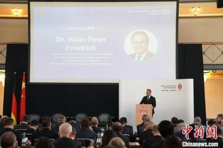 當(dāng)?shù)貢r(shí)間4月5日，由中國商務(wù)部主辦的“投資中國”德國專場推介活動(dòng)在斯圖加特市舉行。中新社記者 馬秀秀 攝