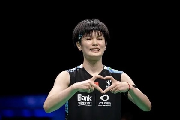 4月14日，王祉怡在奪冠后慶祝。新華社記者 江漢攝