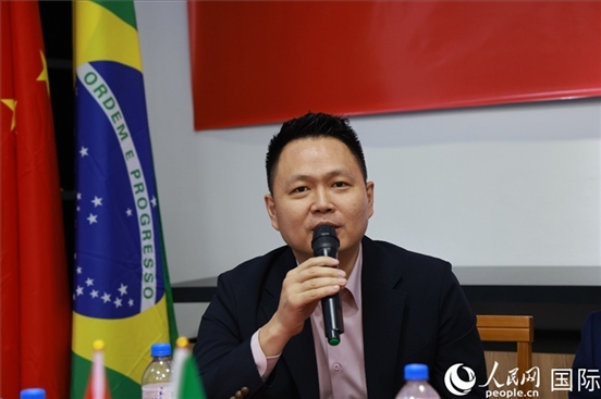 中國駐里約熱內(nèi)盧總領(lǐng)館副總領(lǐng)事王尉育在座談會上致辭。人民網(wǎng)記者 陳海琪攝