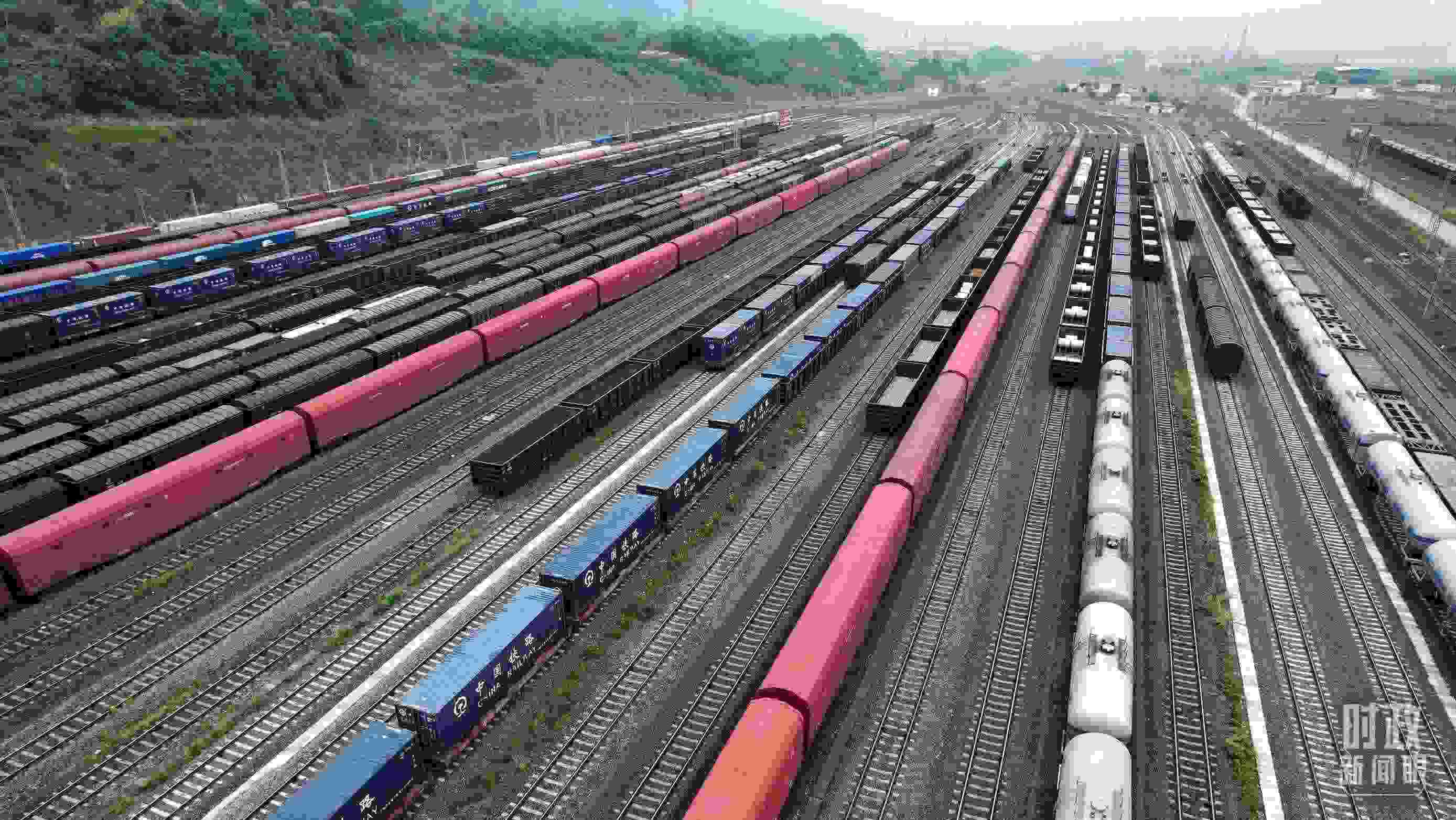 △重慶國際物流樞紐園區(qū)。（總臺(tái)央視記者范凱拍攝）