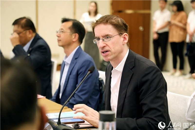 德國駐廣州總領事魯彥在產(chǎn)業(yè)對接會上發(fā)言。人民網(wǎng)記者趙益普攝