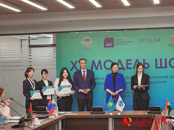 中國代表榮獲“最佳代表”獎。人民網(wǎng)記者 李強攝