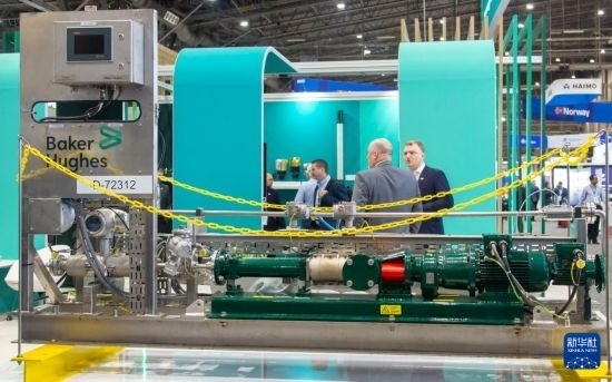 這是5月6日在美國休斯敦國際海洋油氣技術(shù)大會(huì)及設(shè)備展上拍攝的展示的裝備。新華社發(fā)（勞承躍攝）