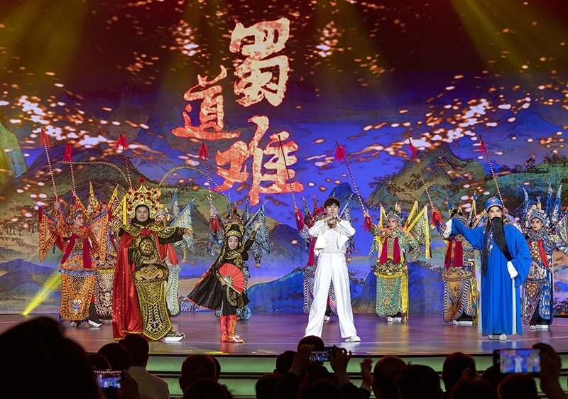 2023年10月13日，成都，“把青春華章寫(xiě)在祖國(guó)大地上”大思政課網(wǎng)絡(luò)主題宣傳和互動(dòng)引導(dǎo)活動(dòng)在四川大學(xué)舉行。