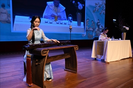 活動(dòng)現(xiàn)場(chǎng)茶藝古琴表演。新加坡中國文化中心供圖