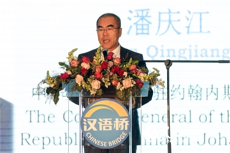 潘慶江總領(lǐng)事致辭。人民日?qǐng)?bào)非洲中心分社 希拉茲·莫林?jǐn)z