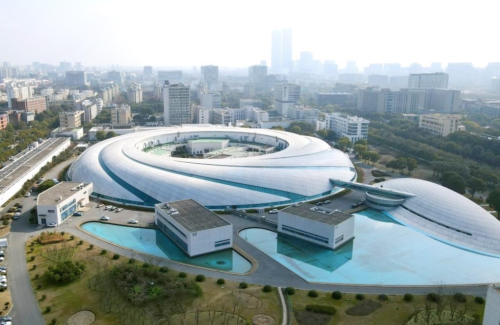 位于上海張江科學(xué)城的“上海光源”（2024年2月27日攝，無人機照片）。新華社記者 方喆 攝