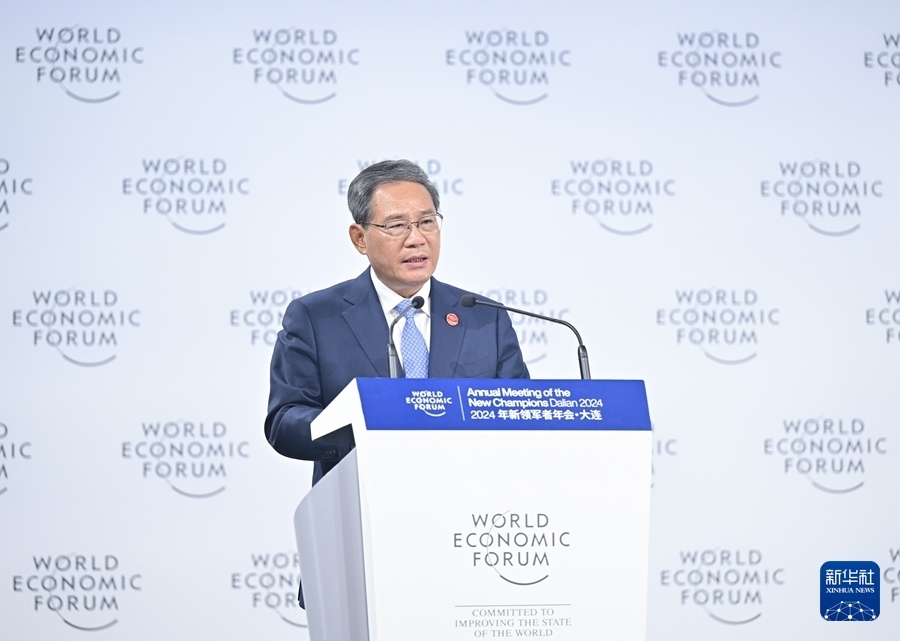 6月25日，國務(wù)院總理李強(qiáng)在大連出席2024年夏季達(dá)沃斯論壇開幕式并致辭。新華社記者 李響 攝