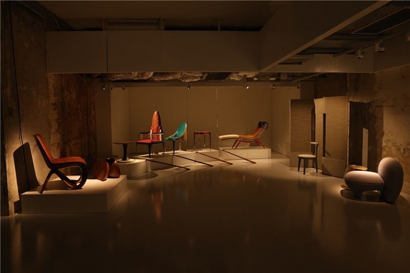 《新生萬(wàn)物-中國(guó)非遺與當(dāng)代設(shè)計(jì)展》展廳。陽(yáng)光媒體集團(tuán)供圖