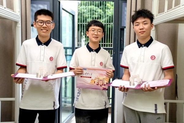 王子源（左）、母翰堯（中）、郭洋君（右）。清華大學(xué)供圖