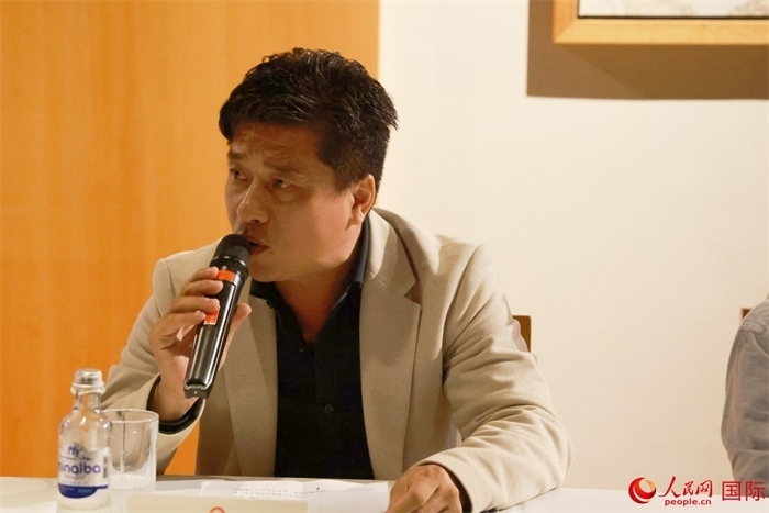 巴西中國浙江商會(huì)會(huì)長鄭俠茂在座談會(huì)上致辭。人民網(wǎng)記者 陳海琪攝