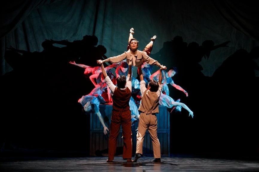 舞劇《熱血當(dāng)歌》演出現(xiàn)場(chǎng)。主辦方供圖