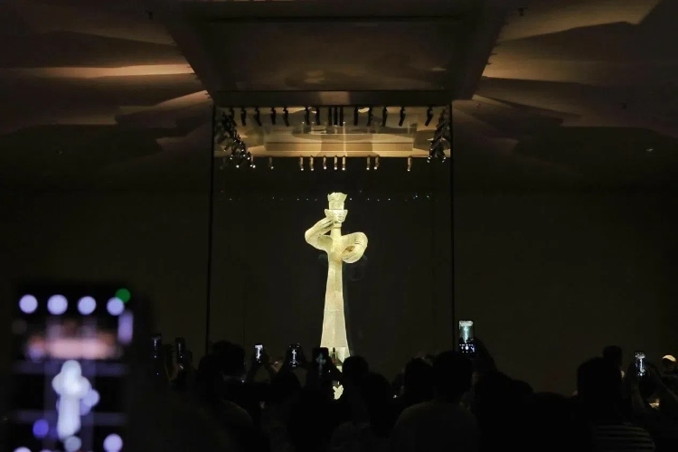 8月31日，亞洲媒體考察團(tuán)參訪三星堆博物館?！吨袊?jīng)濟(jì)周刊》記者肖翊攝