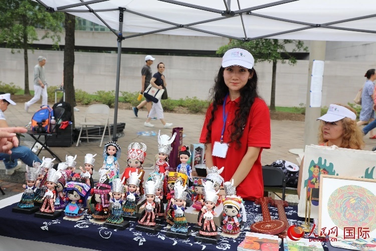 在今年活動(dòng)上，貴州代表團(tuán)設(shè)立的貴州非遺文化、“村BA”文創(chuàng)、貴州茶文化等展區(qū)。人民網(wǎng)記者 李志偉攝