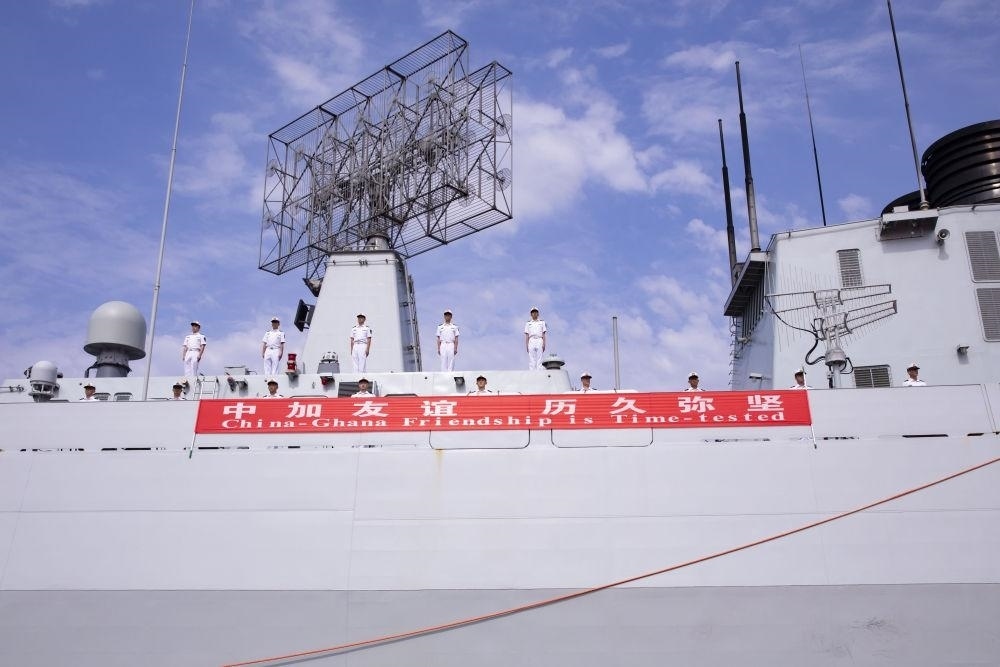 2023年6月27日，中國海軍第43批護(hù)航編隊(duì)抵達(dá)加納特馬港碼頭，開始對加納進(jìn)行為期4天的友好訪問。