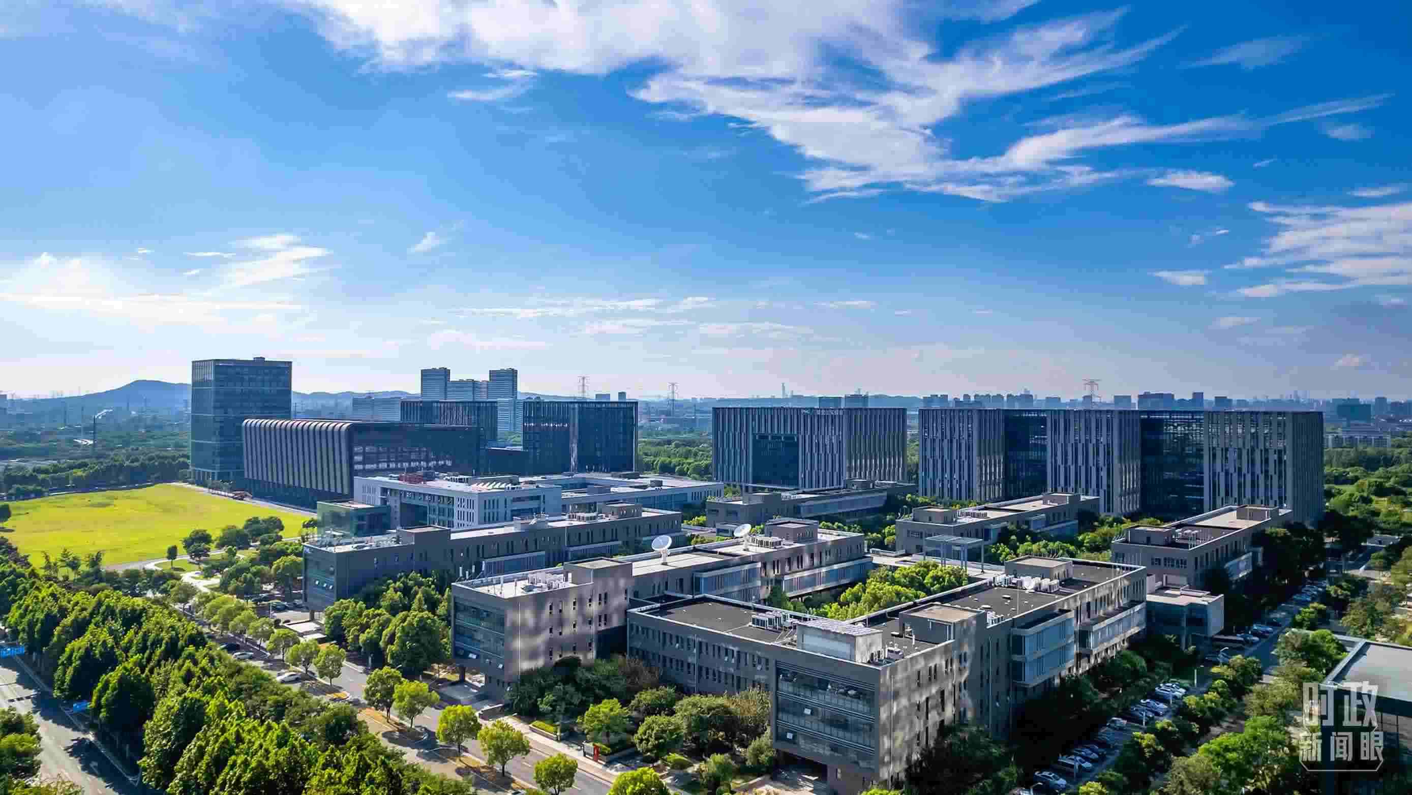  △2023年7月，習(xí)近平調(diào)研南京紫金山實(shí)驗(yàn)室，強(qiáng)調(diào)要為實(shí)現(xiàn)高水平科技自立自強(qiáng)立下功勛。（圖/視覺(jué)中國(guó)）