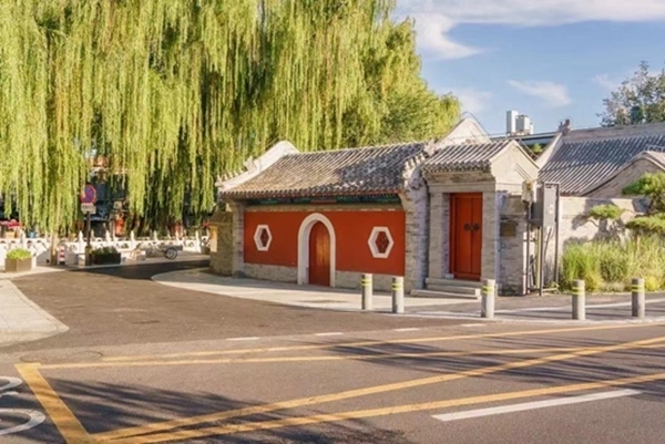 北京建筑大學(xué)古建保護(hù)與利用專業(yè)師生對北京德勝門內(nèi)大街開展空間品質(zhì)綜合提升項目，圖為項目竣工后的實景圖。校方供圖