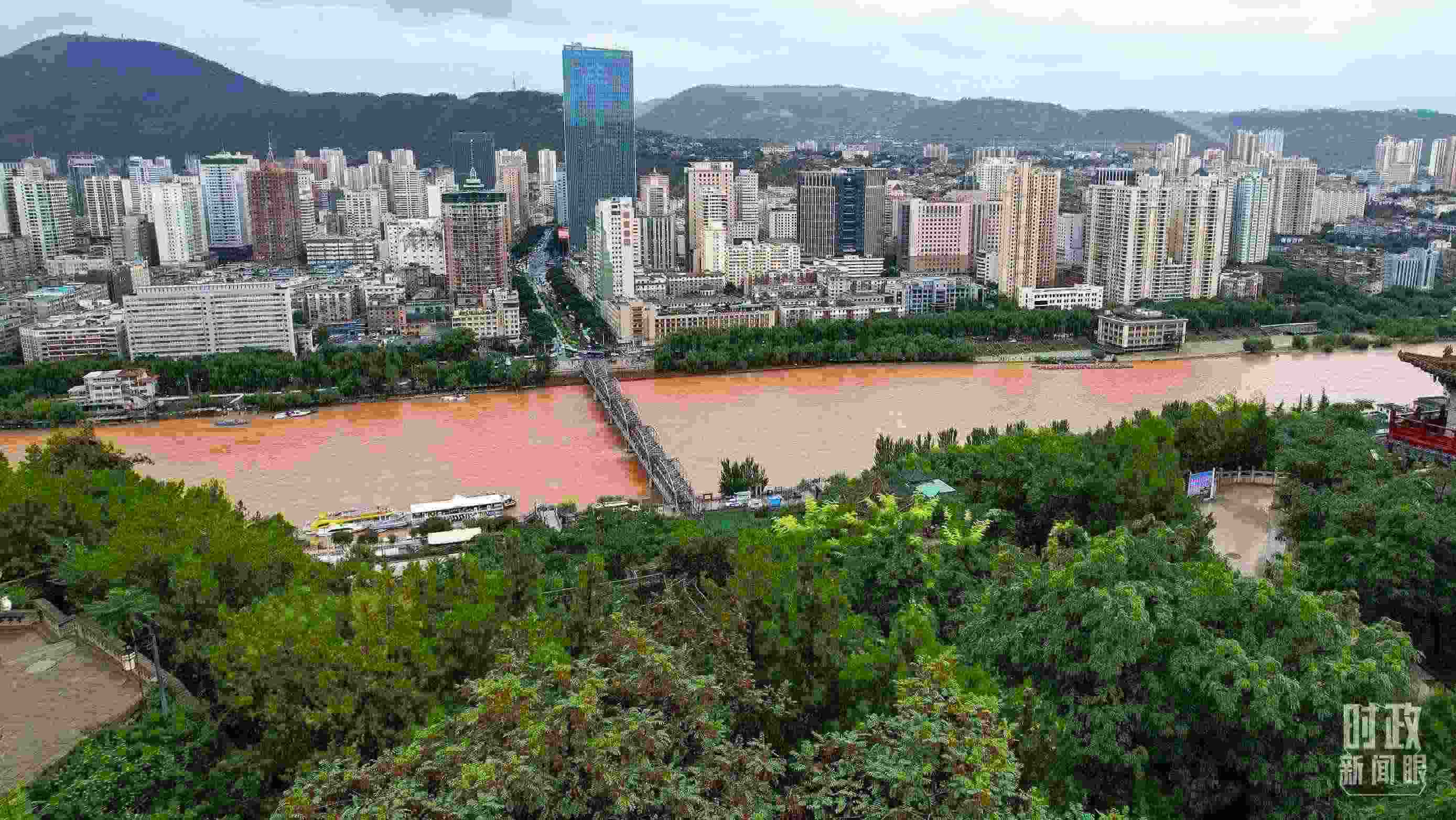 △黃河蘭州中山橋段。（總臺(tái)記者馬凌峰拍攝）