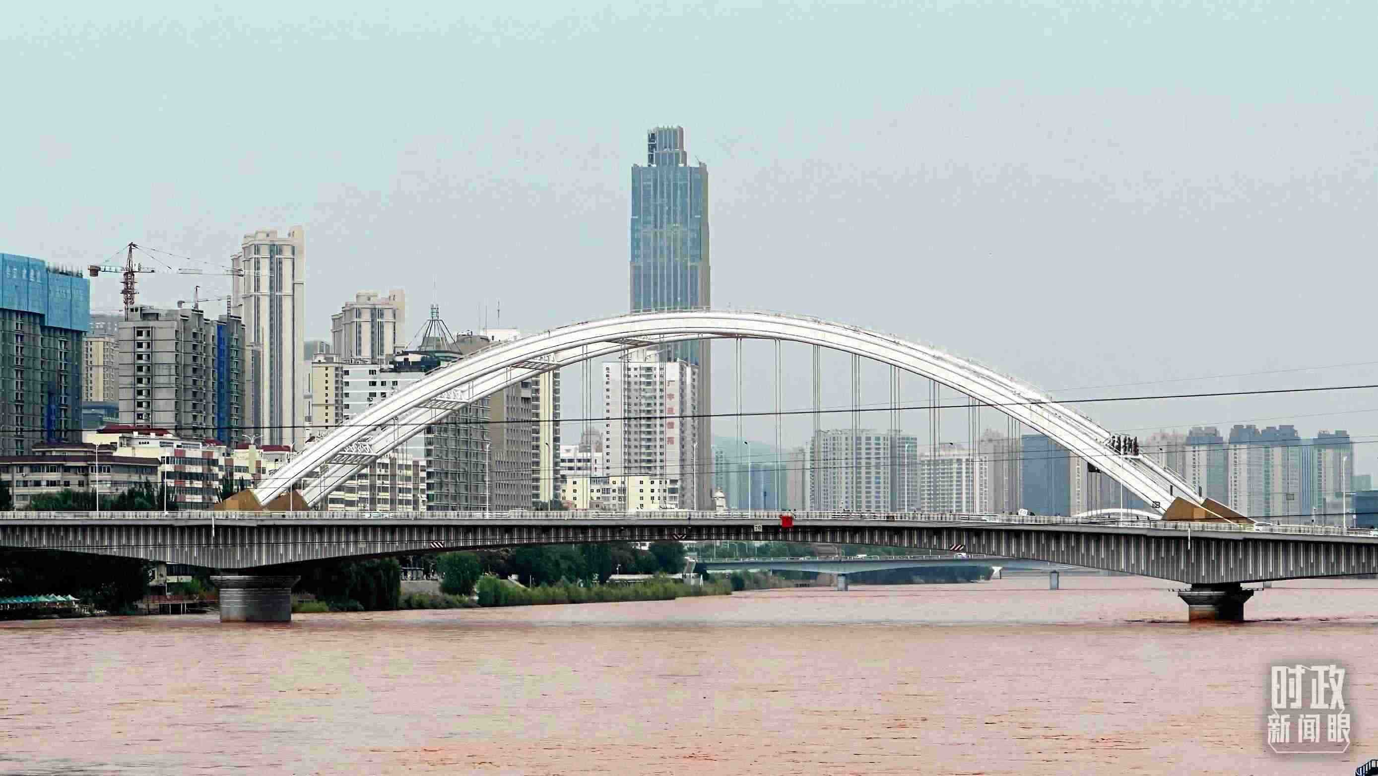 △黃河蘭州段。（總臺(tái)央視記者范一鳴拍攝）