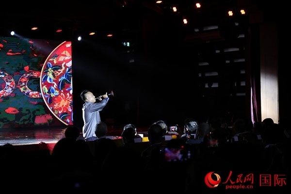 演出現(xiàn)場(chǎng)，演員帶來嗩吶獨(dú)奏《看秧歌》。人民網(wǎng)記者 楊一攝