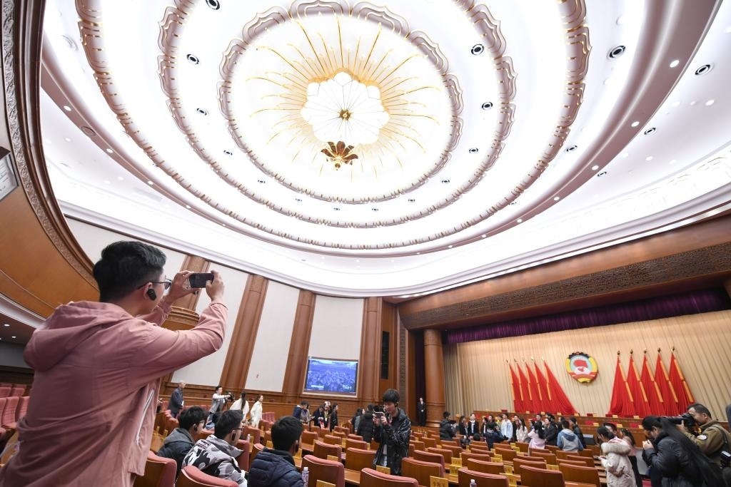 2019年11月16日，全國政協(xié)機(jī)關(guān)舉辦第一次公眾開放日活動(dòng)，約200名高校師生、街道工作人員、退休干部、居民代表等參加。新華社記者 岳月偉 攝