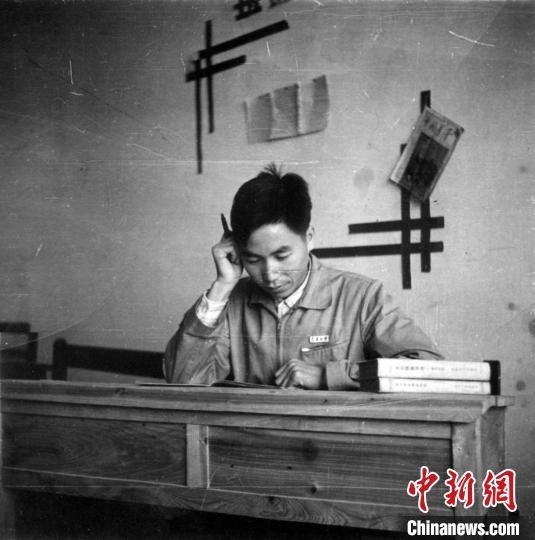 大學(xué)時(shí)期，龍樂豪在教室自習(xí)。(中國運(yùn)載火箭技術(shù)研究院供圖)