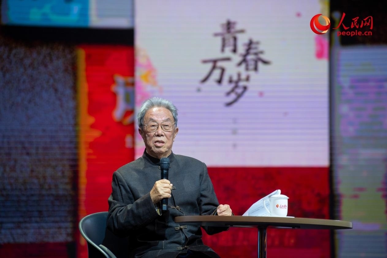 王蒙以《與時代同行 與人民同心》為題演講。人民網(wǎng)記者 翁奇羽攝