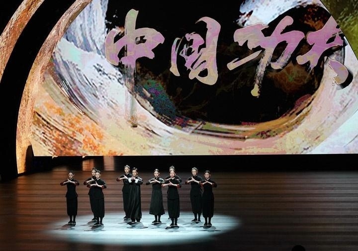 2024年9月19日，演職人員在北京文化論壇專場(chǎng)文藝演出中表演舞劇《詠春》。