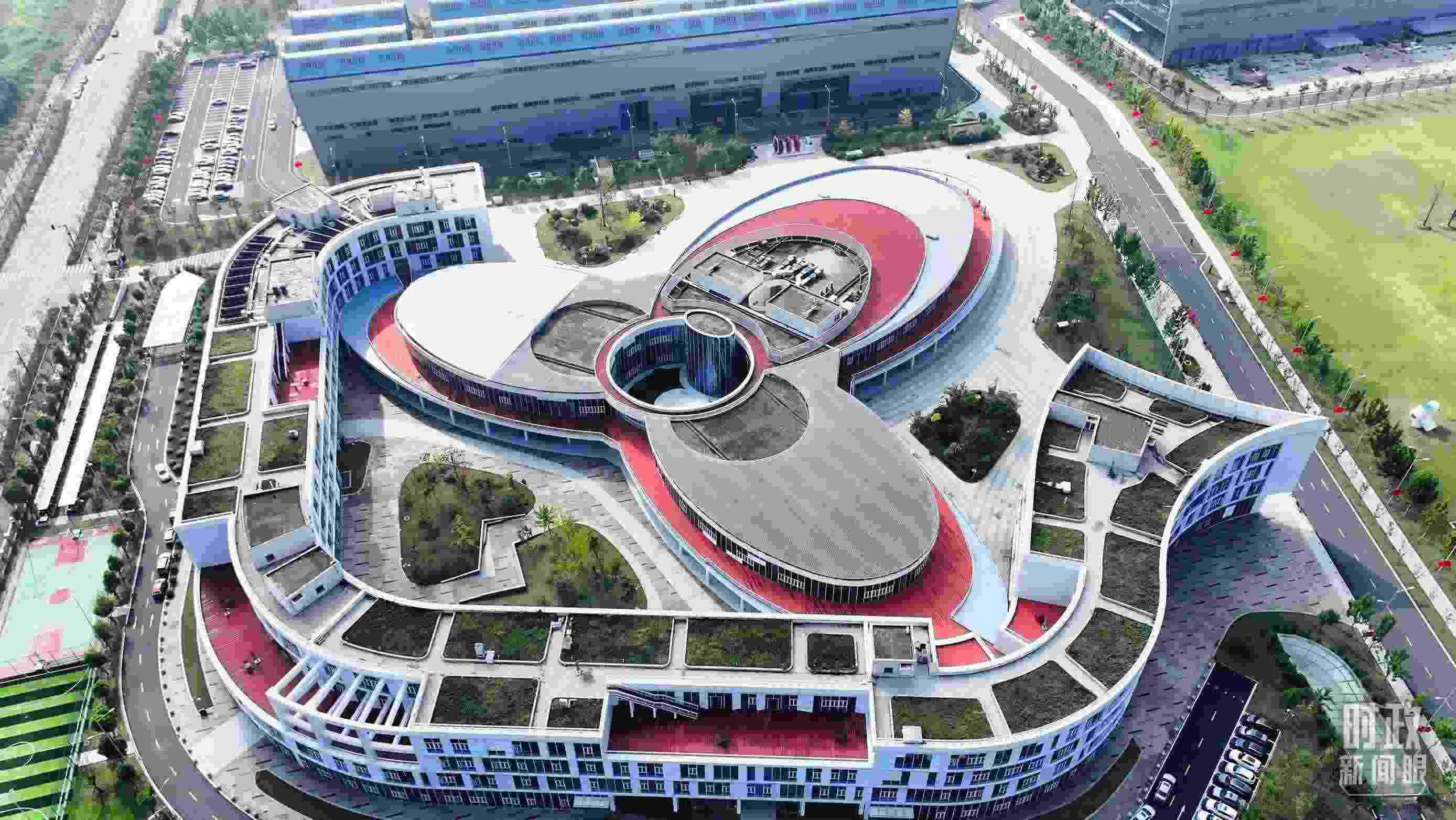 △位于合肥未來(lái)大科學(xué)城的聚變堆主機(jī)關(guān)鍵系統(tǒng)綜合研究設(shè)施園區(qū)。（總臺(tái)記者陳志猛拍攝）