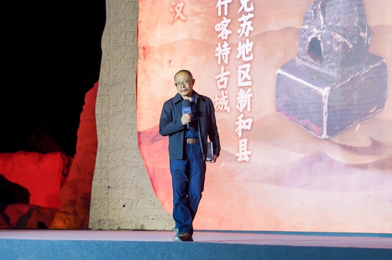 陳凌在“何以中國·五星出東方”網(wǎng)絡(luò)主題宣傳活動現(xiàn)場演講。人民視頻供圖