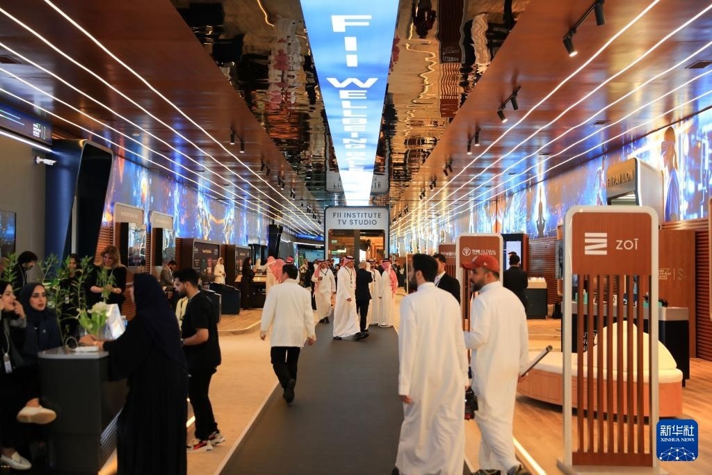 10月31日，在沙特阿拉伯首都利雅得，人們參加第八屆沙特“未來投資倡議”大會。新華社記者 隋先凱 攝