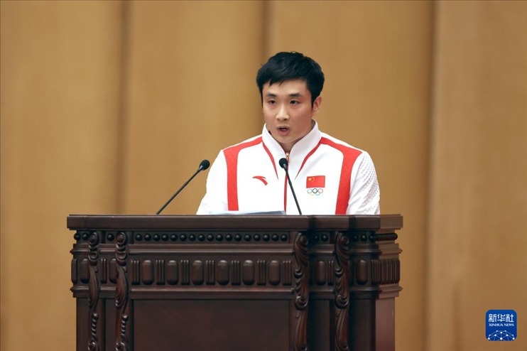 11月15日，跳水運(yùn)動(dòng)員曹緣在報(bào)告會(huì)上發(fā)言。新華社記者 李明 攝