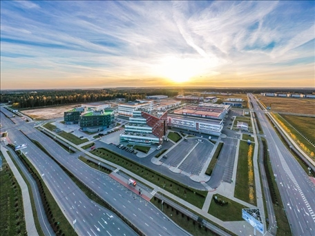 這是當(dāng)?shù)貢r(shí)間2021年10月19日在白俄羅斯首都明斯克郊區(qū)拍攝的中白工業(yè)園。