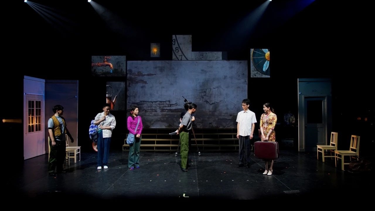 話劇《布吉出租屋》劇照。中國國家話劇院供圖