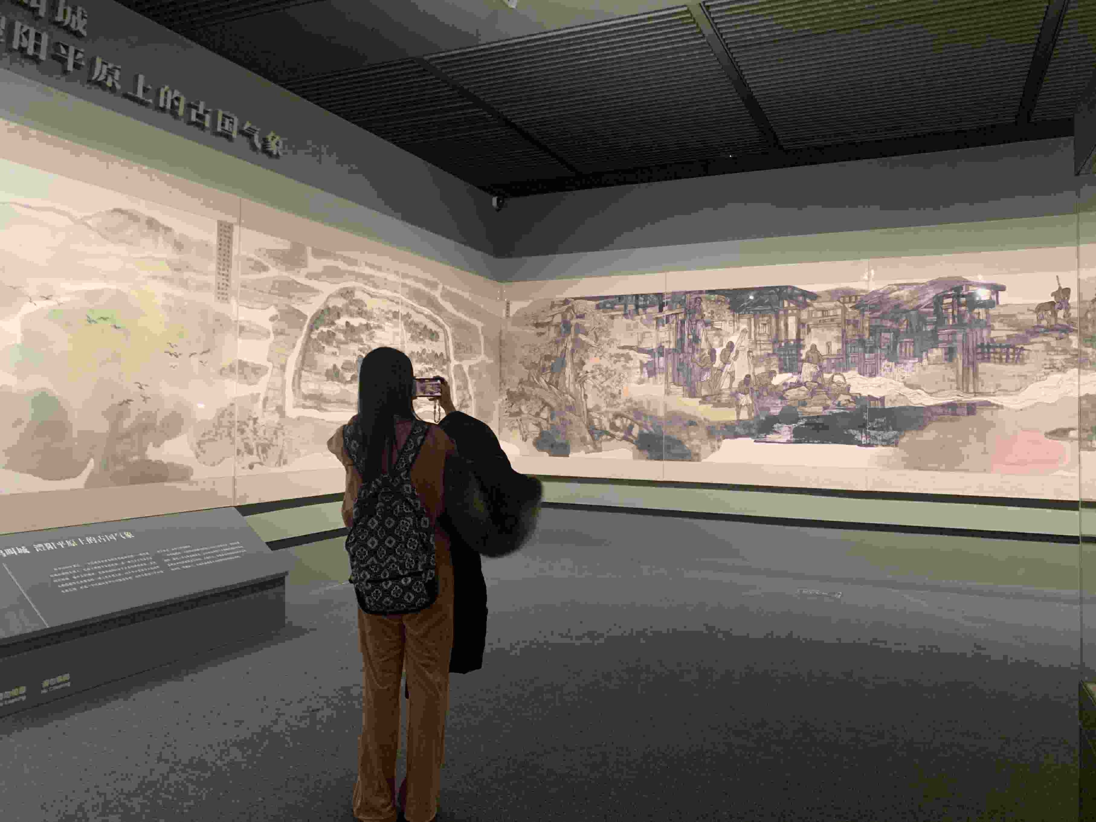 觀眾正在參觀展覽。國博供圖