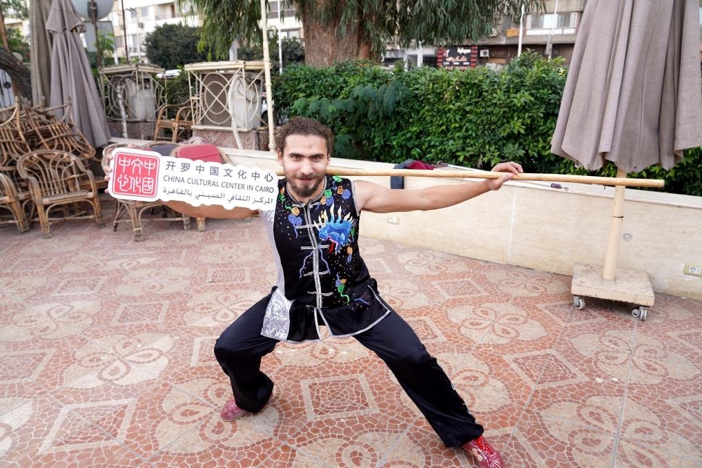 埃及民眾參與中國文化體驗活動。開羅中國文化中心供圖