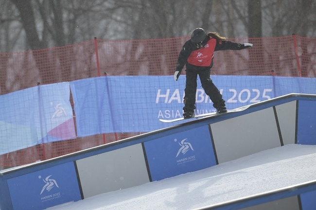 2月8日，張小楠在比賽中。新華社記者 楊冠宇攝