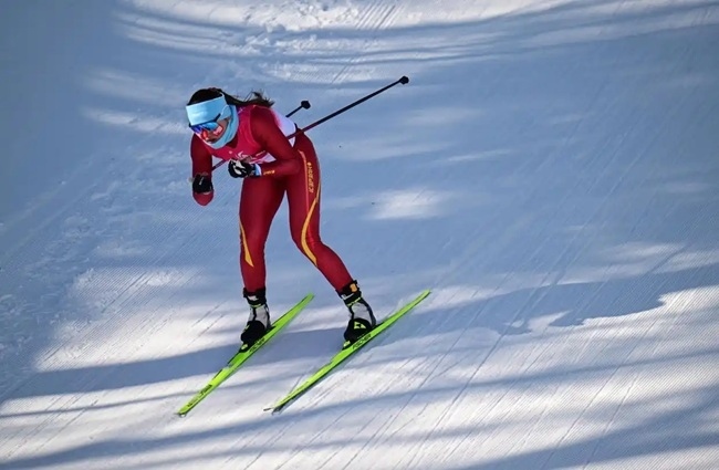 2月9日，中國隊選手巴亞尼·加林在比賽中。新華社記者 張龍攝