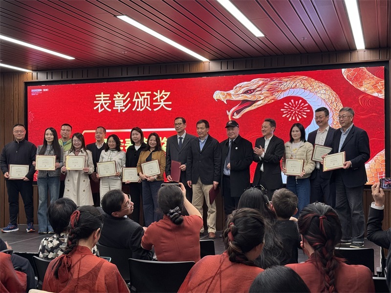 年會(huì)表彰優(yōu)秀中資企業(yè)。主辦方提供