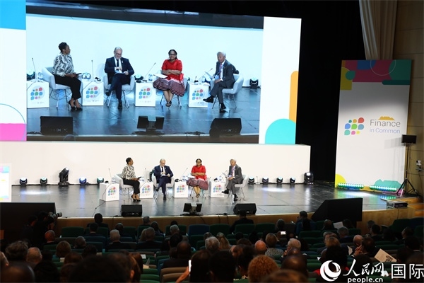 第5屆“共同金融”峰會在南非開普敦國際會議中心開幕。圖為峰會開幕式現(xiàn)場。人民網(wǎng)記者戴楷然攝