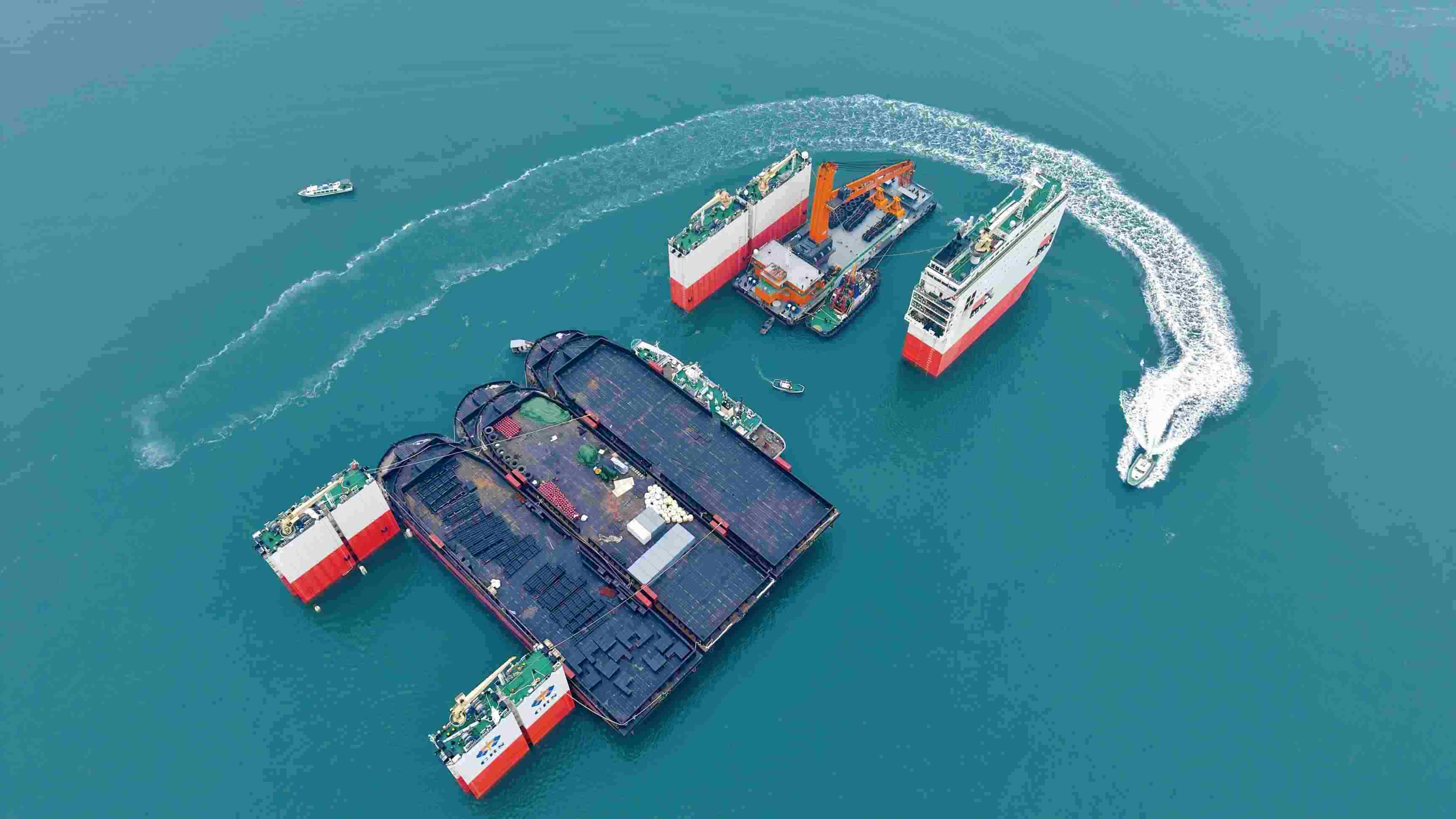 “華瑞龍”輪裝載13艘船舶前往幾內(nèi)亞。受訪方供圖