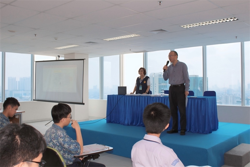 王思平參贊考前致辭。印尼雅加達華文教育協(xié)調(diào)機構(gòu)供圖