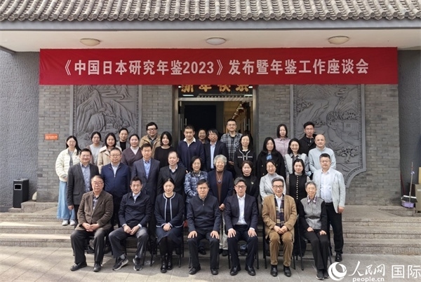 部分與會嘉賓合影留念。人民網(wǎng)記者 陳建軍攝